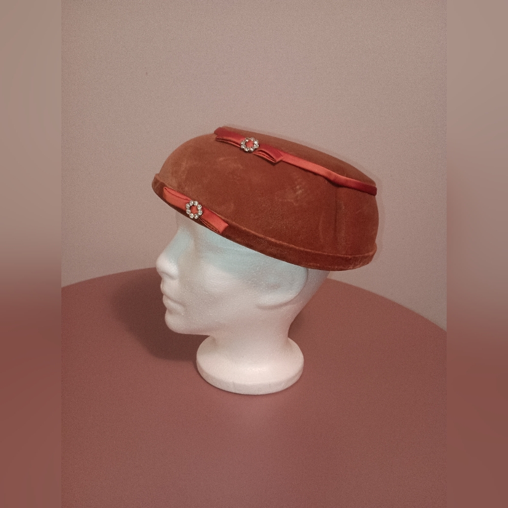 Vtg 1940's Orange/Brown Pillbox Hat with Gem Accents
